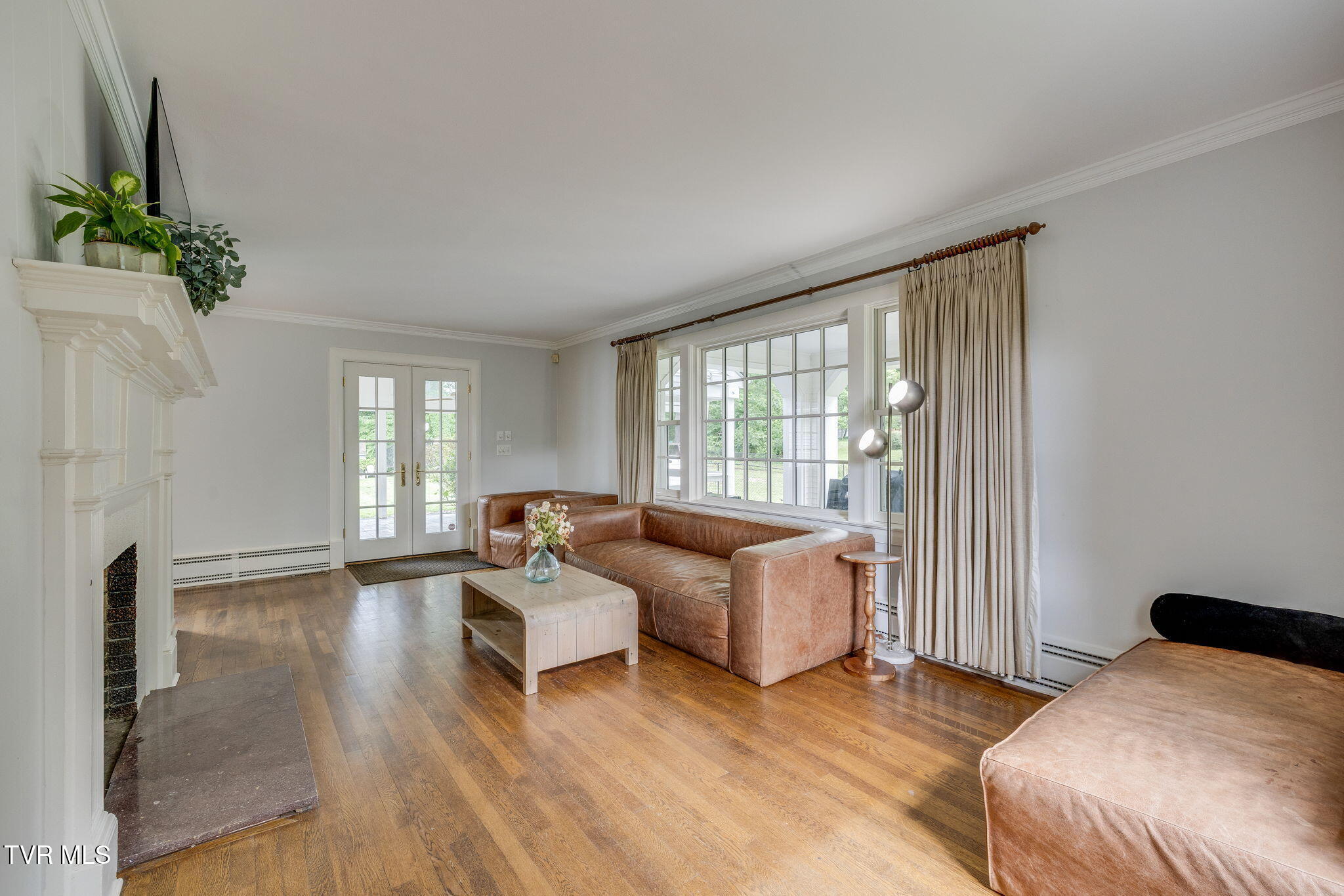 4302 Stagecoach Road Kingsport, TN 37664 - Photo 11 of 51 Living Room