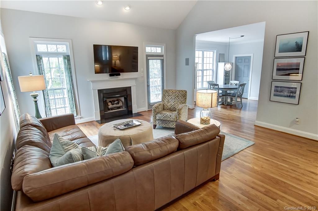 1064 Hunters Run Drive Tega Cay, SC 29708 - Photo 9 of 40 Gallery Image 9
