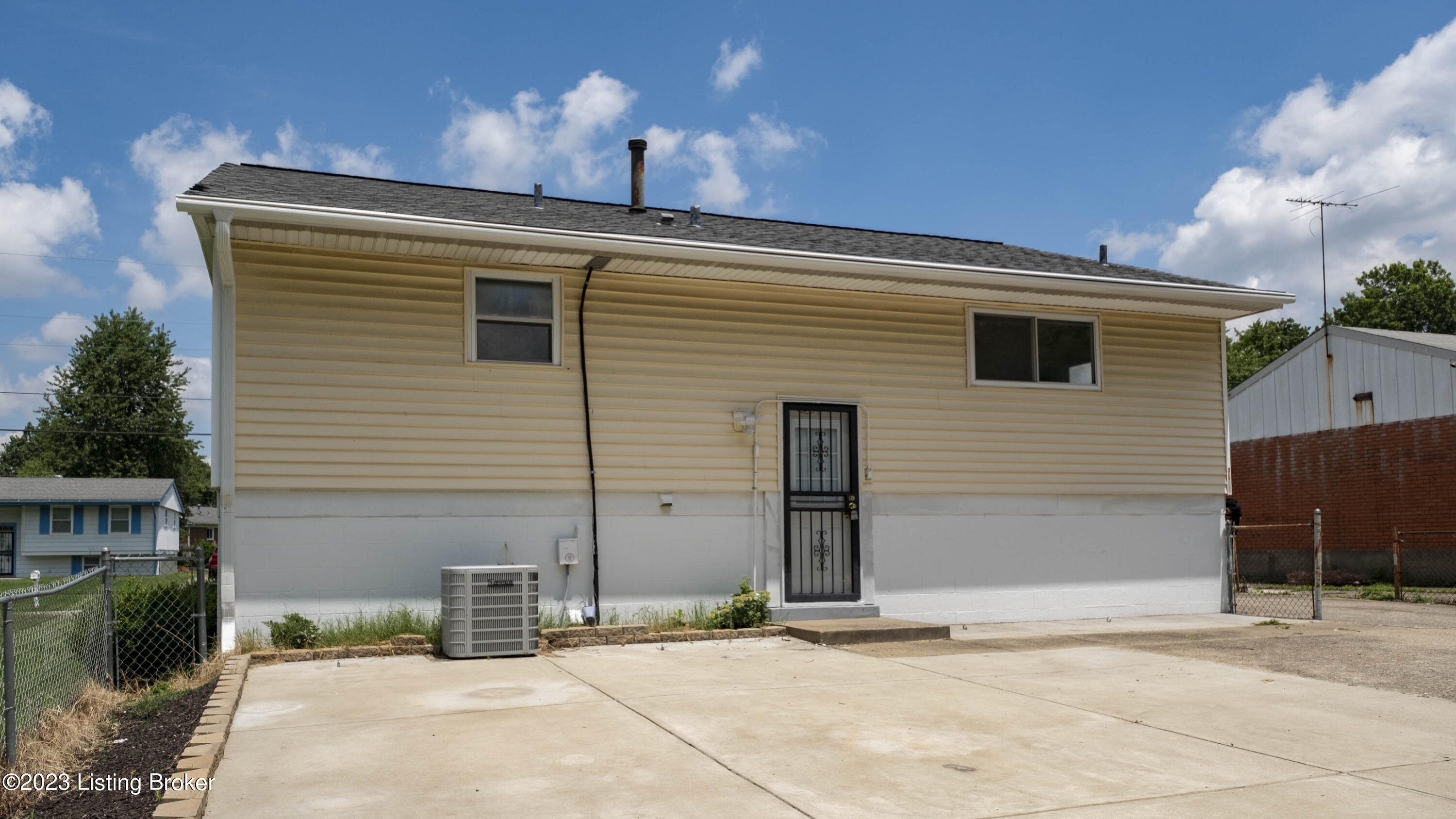 5102 Red Fern Road Louisville, KY 40218 - Photo 30 of 31 5102 Redfern Rd-132