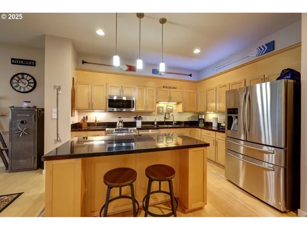 $369,900 | 3930 Abbey Lane, Unit A210, Astoria, OR 97103