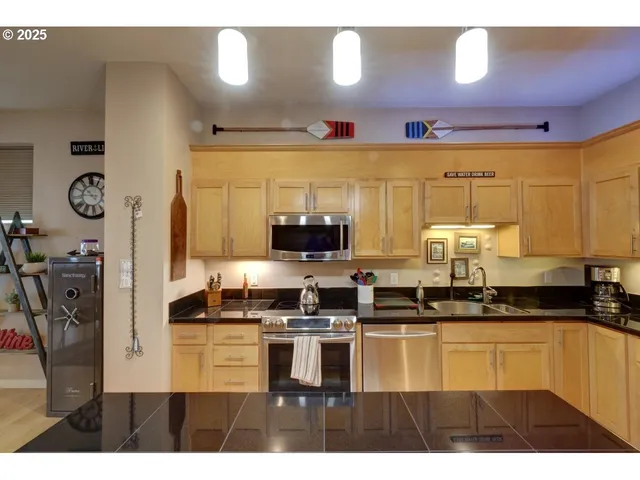 $369,900 | 3930 Abbey Lane, Unit A210, Astoria, OR 97103