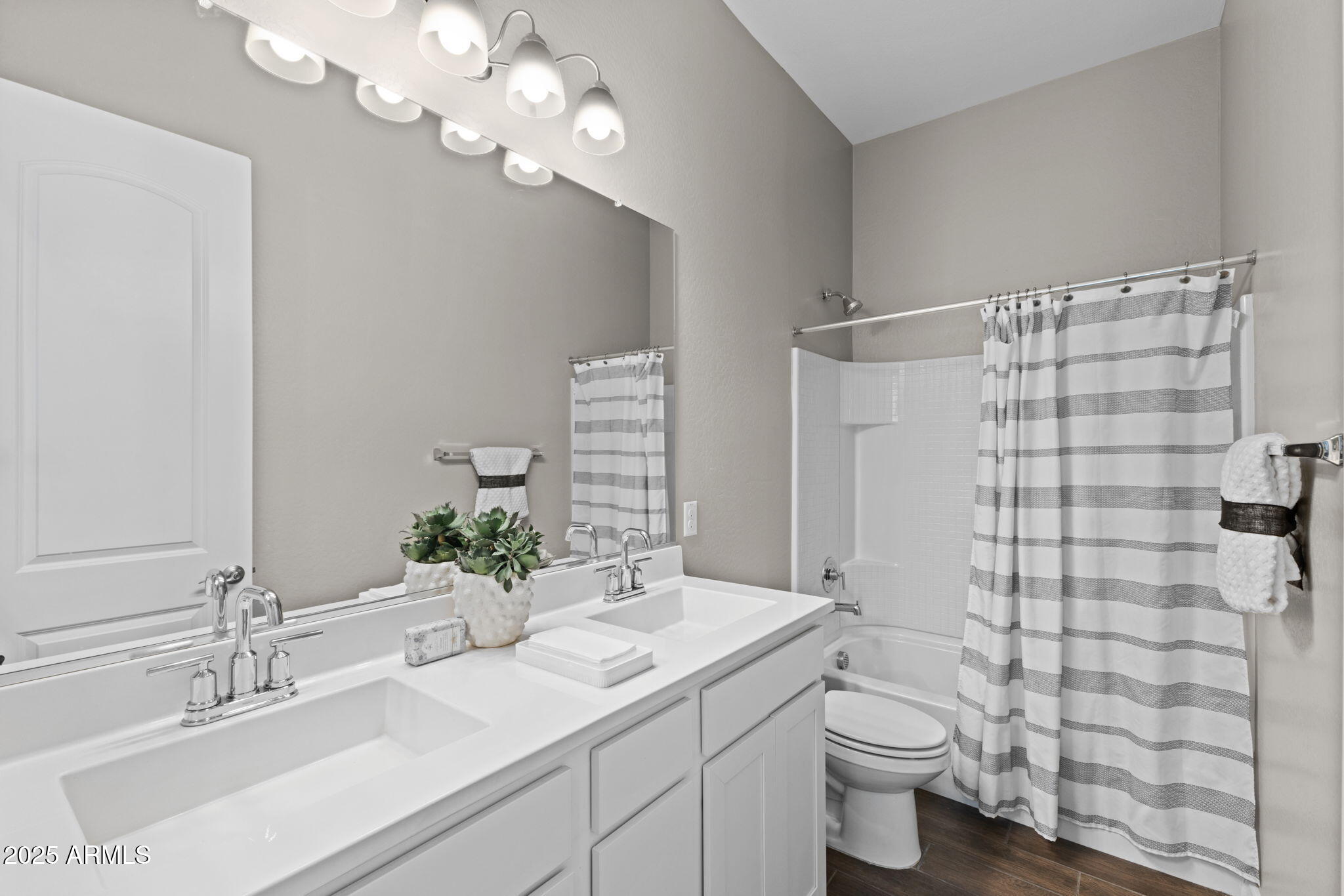 4344 East Granada Road Phoenix, AZ 85008 - Photo 26 of 37 Hallway Bathroom