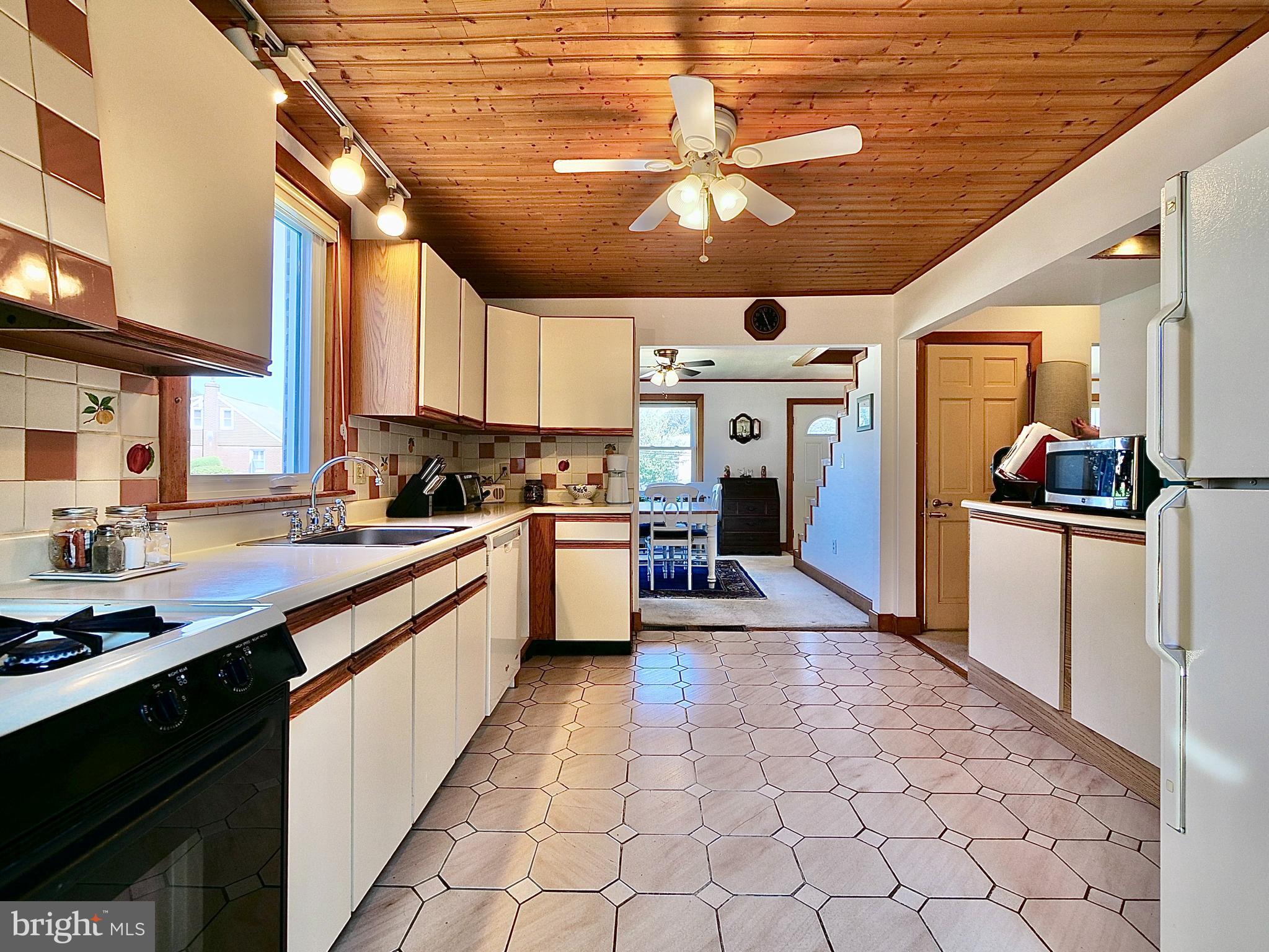 401 Barker Road Springfield, PA 19064 - Photo 5 of 22