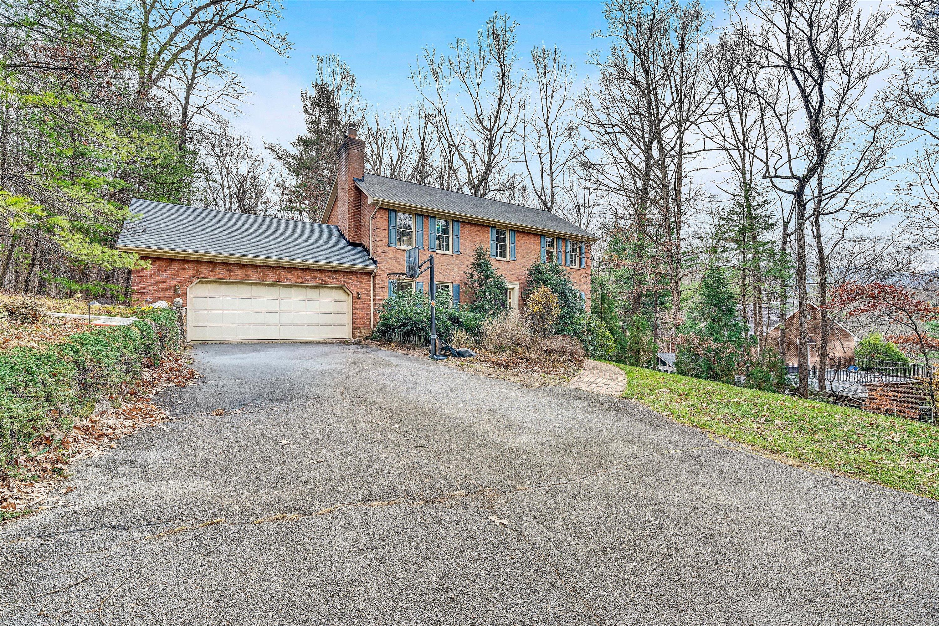 5504 South Roselawn Road Roanoke, VA 24018 - Photo 2 of 37 02-VM-02950