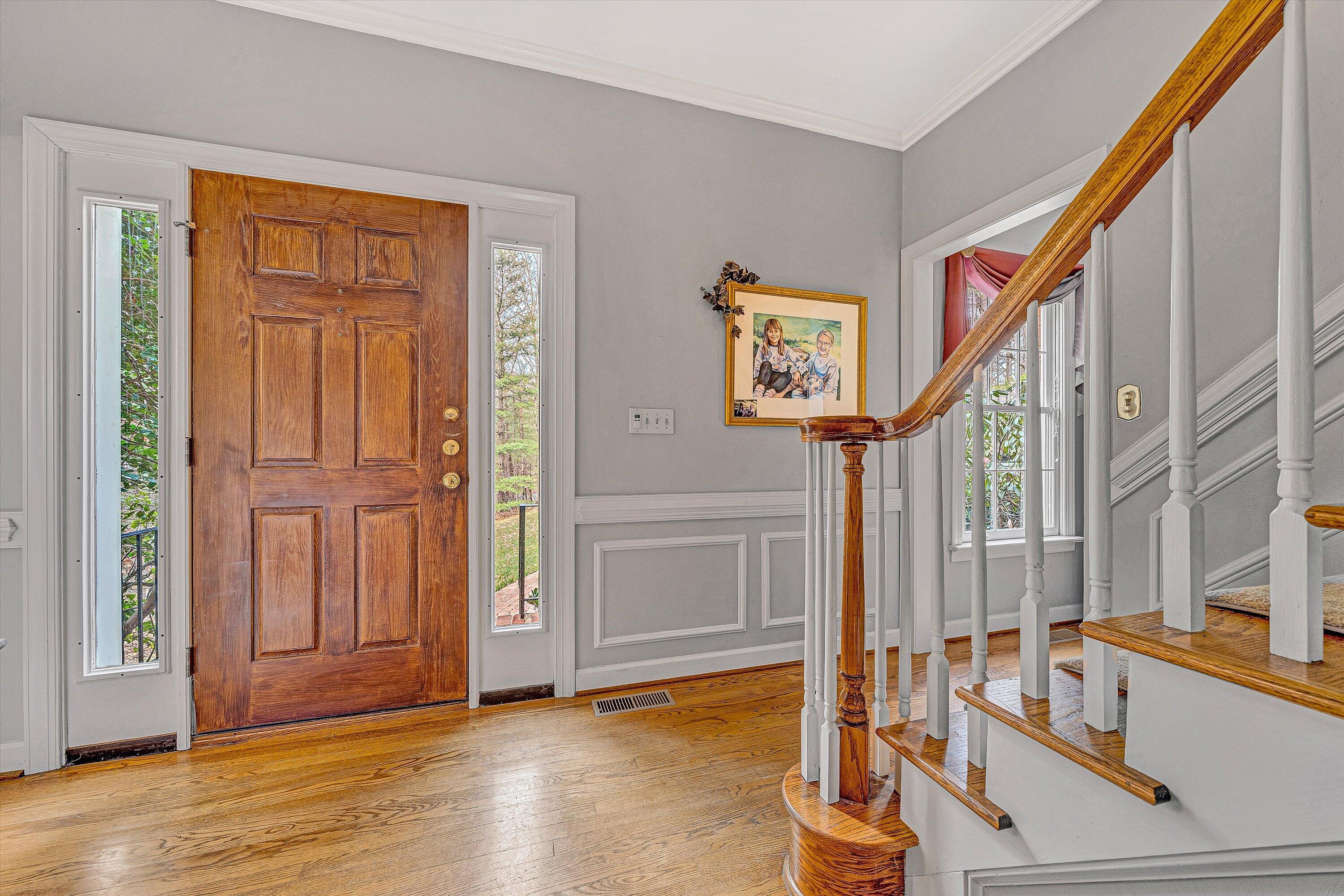 5504 South Roselawn Road Roanoke, VA 24018 - Photo 3 of 37 foyer