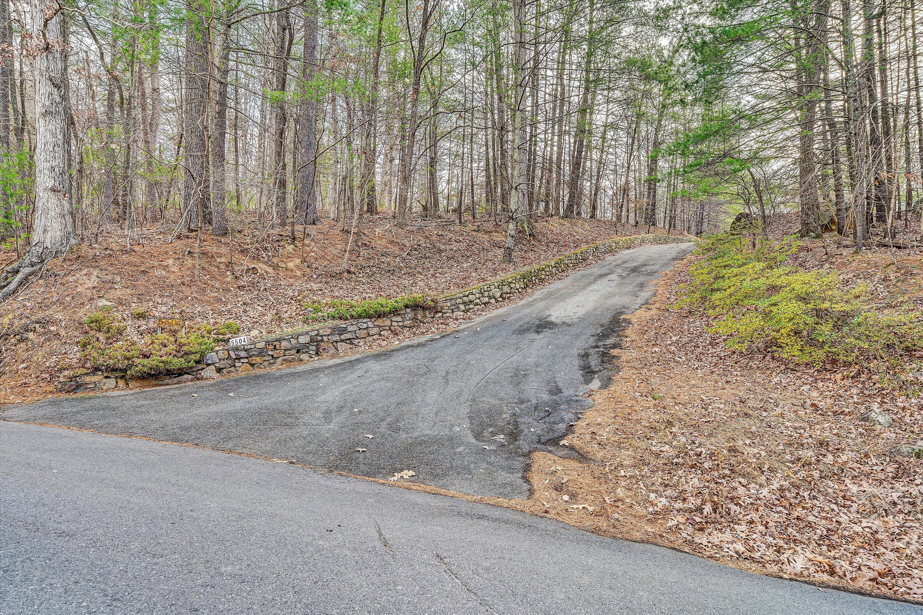 5504 South Roselawn Road Roanoke, VA 24018 - Photo 36 of 37 driveway