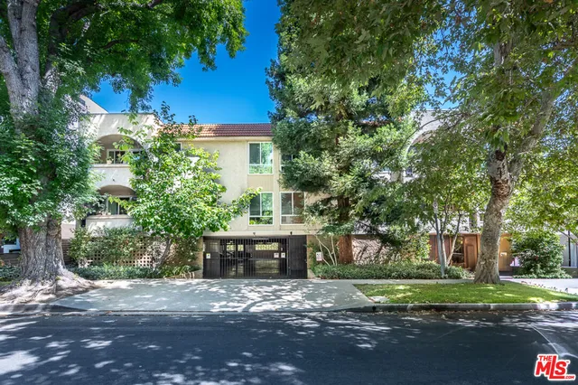 $999,000 | 14539 Benefit Street, Unit 201, Sherman Oaks, CA 91403