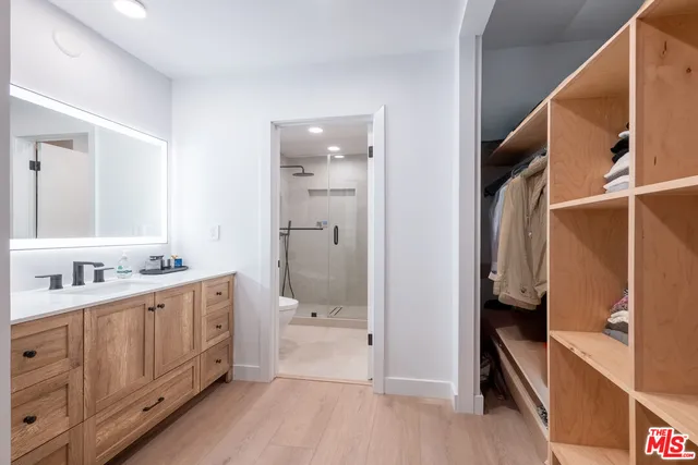 $999,000 | 14539 Benefit Street, Unit 201, Sherman Oaks, CA 91403