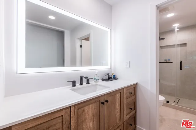 $999,000 | 14539 Benefit Street, Unit 201, Sherman Oaks, CA 91403