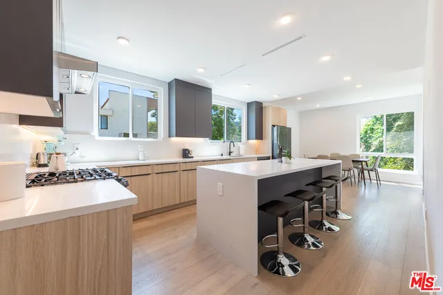 $999,000 | 14539 Benefit Street, Unit 201, Sherman Oaks, CA 91403