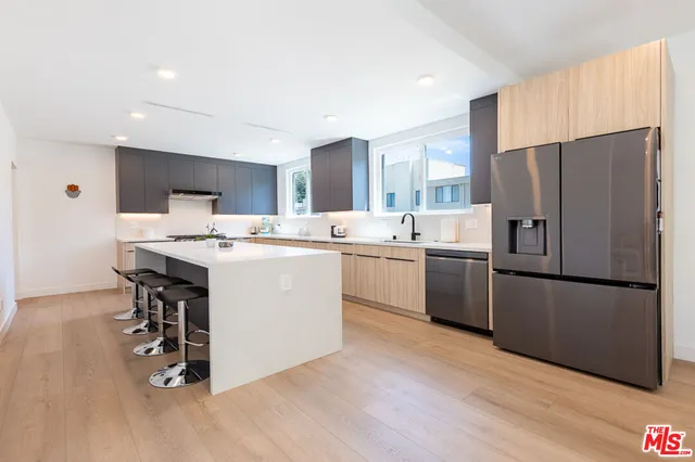 $999,000 | 14539 Benefit Street, Unit 201, Sherman Oaks, CA 91403