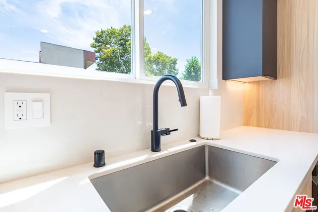 $999,000 | 14539 Benefit Street, Unit 201, Sherman Oaks, CA 91403