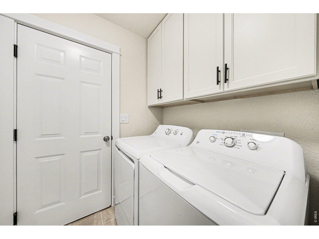 915 Pear Street Fort Collins, CO 80521 - Photo 17 of 20 a utility room with dryer and washer