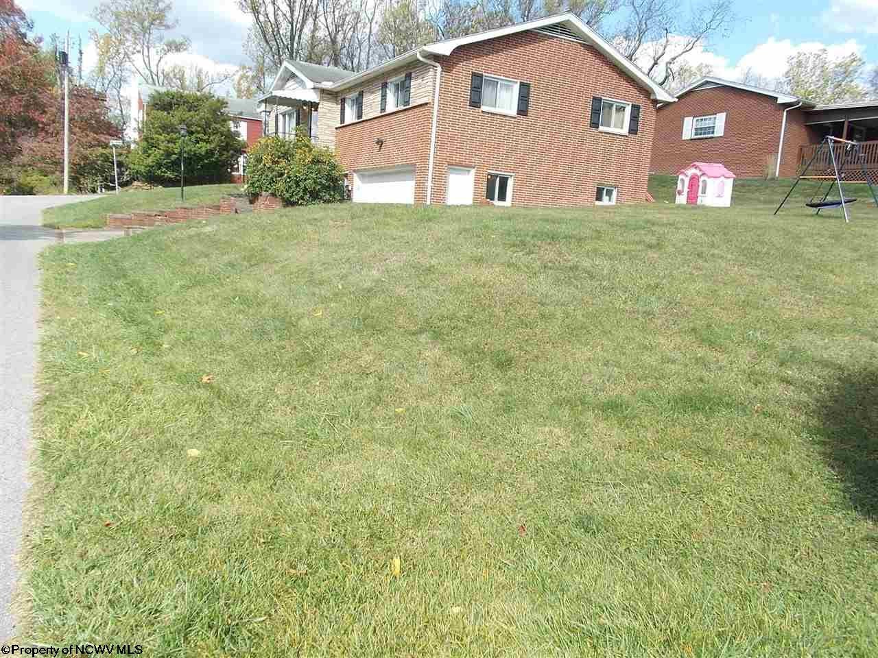 1132 Cloverhill Road Fairmont, WV 26554 - Photo 2 of 27 Gallery Image 2
