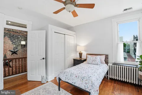 $1,100,000 | 721 10th Street Northeast, Washington, DC 20002