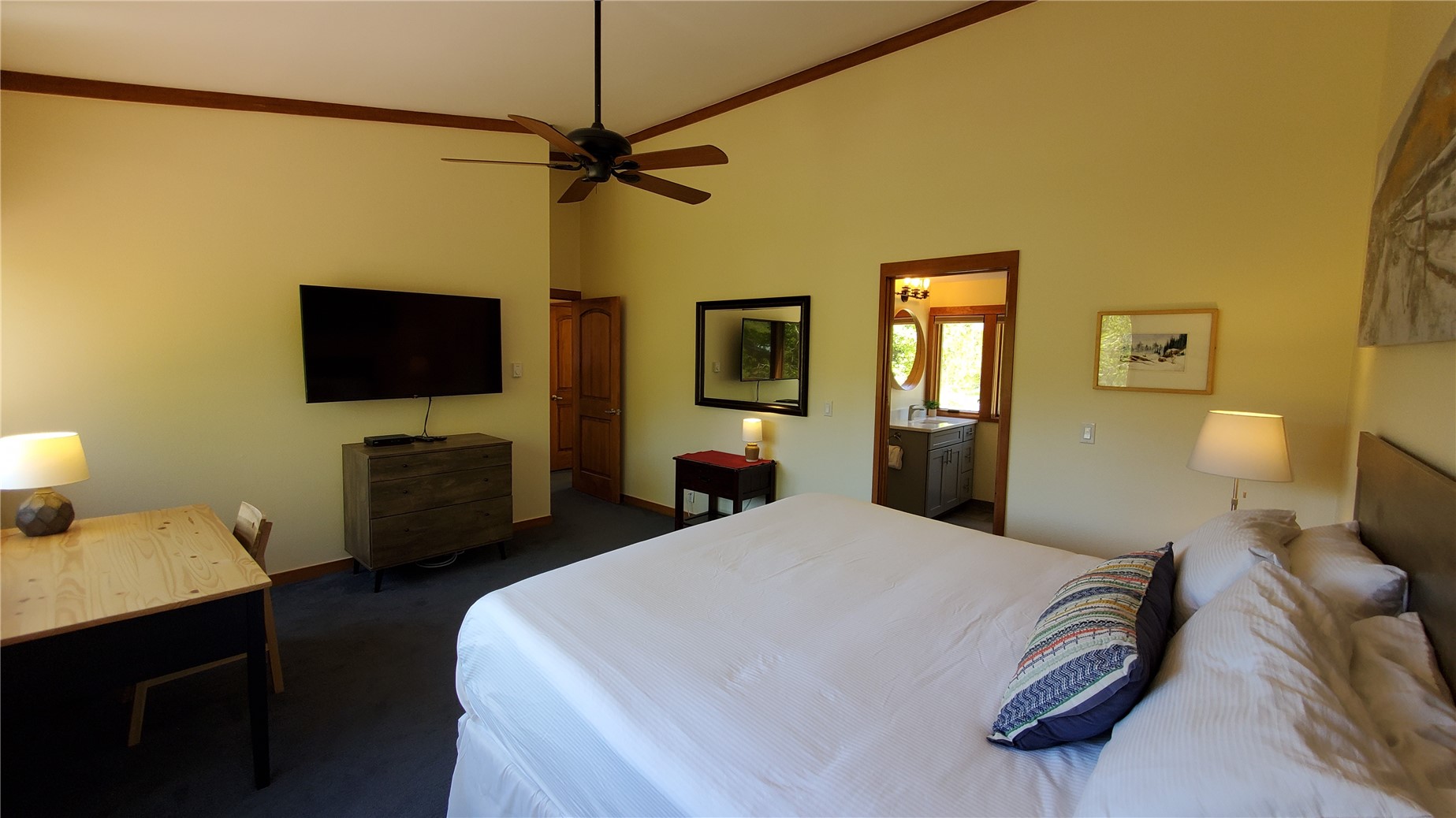 620 Tennis Club Road, Unit 1337 Keystone, CO 80435 - Photo 32 of 48 a bedroom with a bed and a flat screen tv