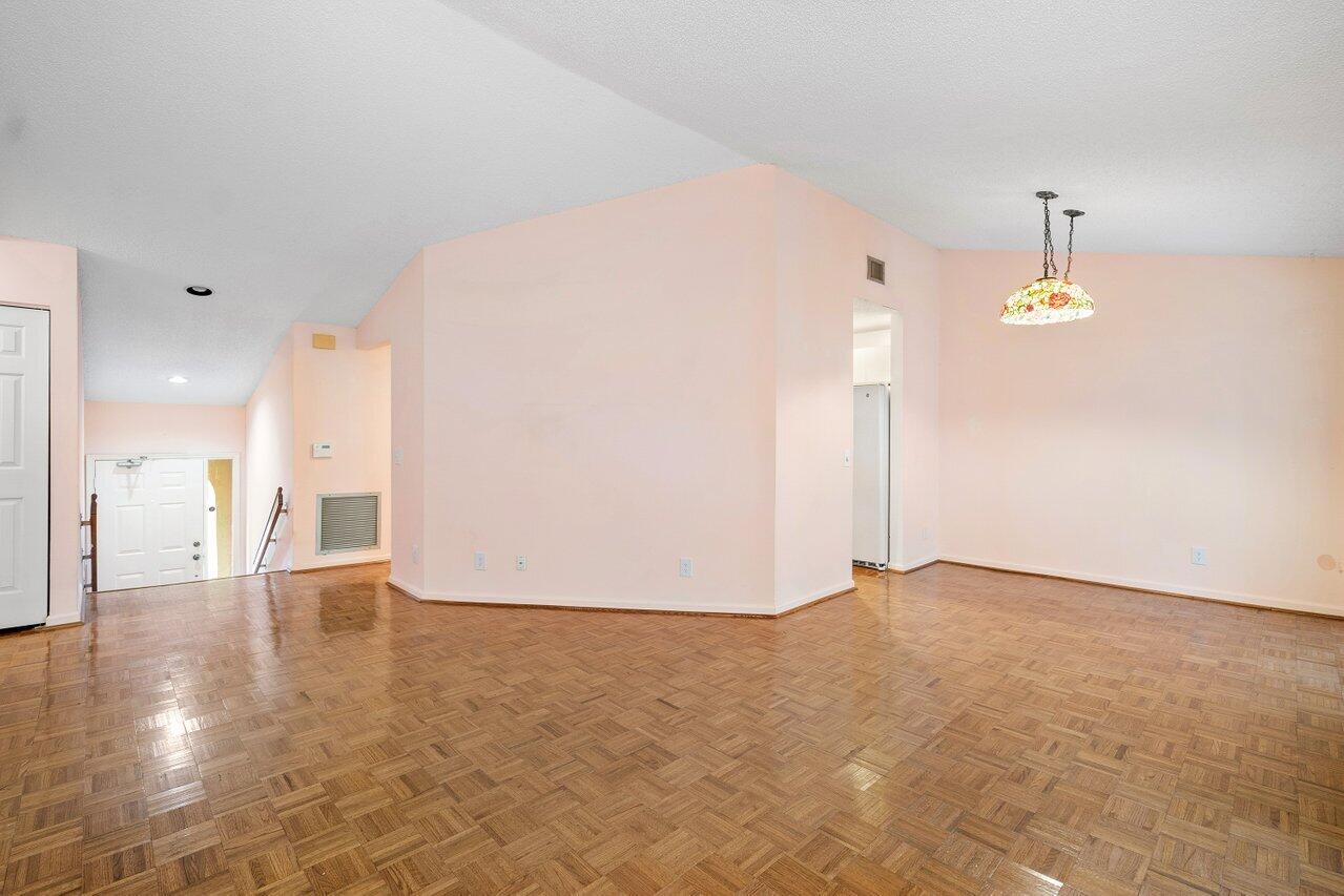 5630 Coach House Circle, Unit F Boca Raton, FL 33486 - Photo 10 of 34 SPACIOUS LIVING AND DINING AREA