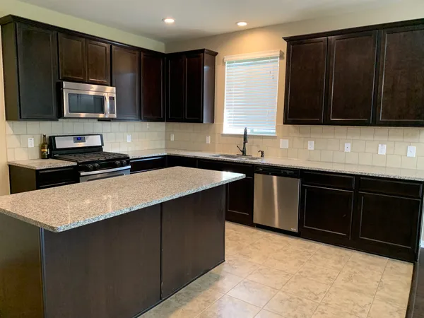 $1,975 | 1010 Messina Lane, Rosenberg, TX 77469