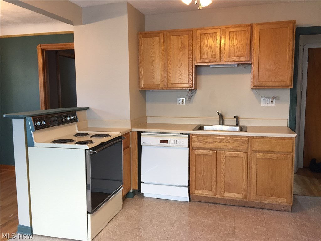 4687 Anderson Road Cleveland, OH 44121 - Photo 8 of 19
