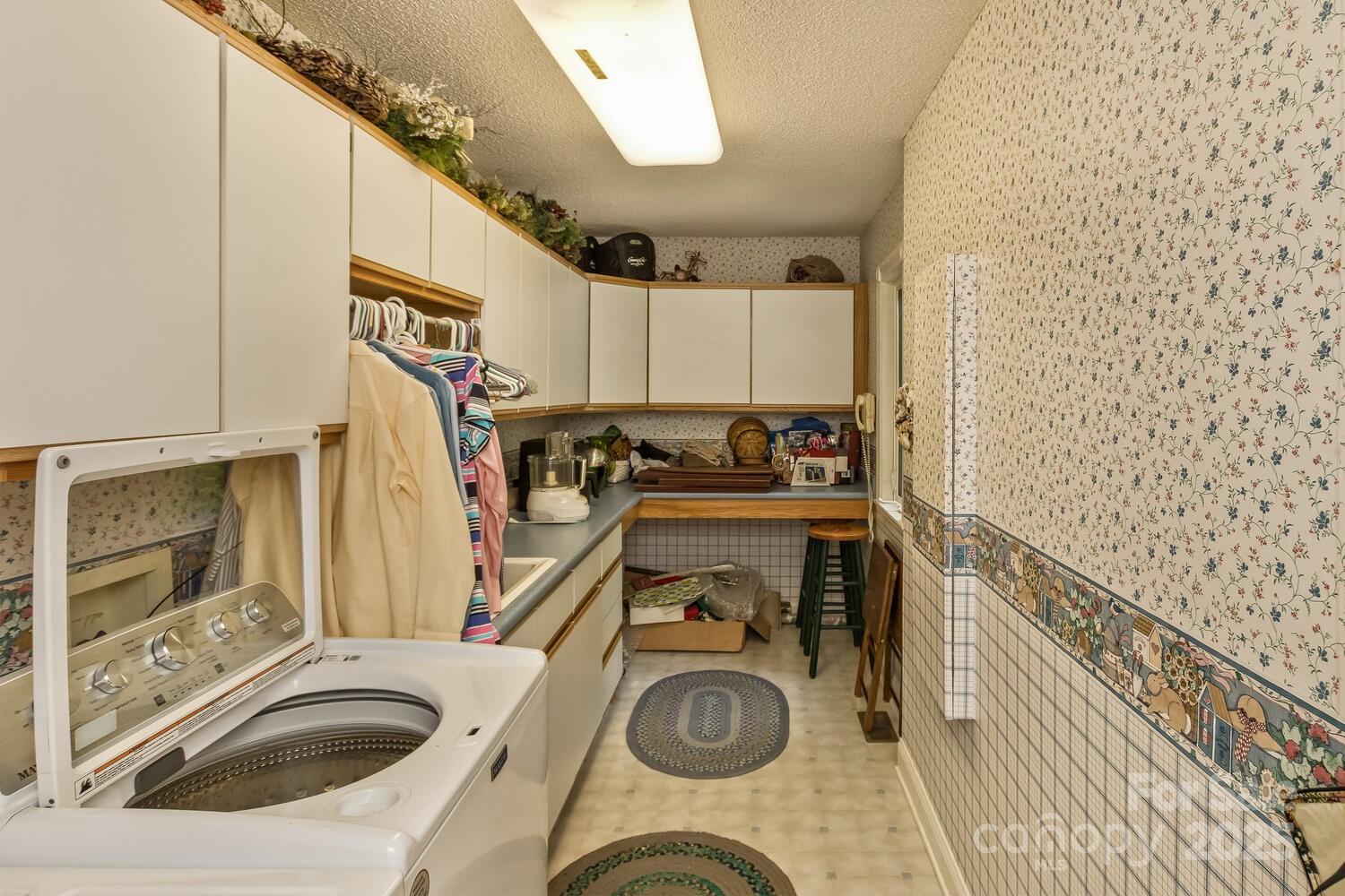 4471 Cove Loop Road Hendersonville, NC 28739 - Photo 17 of 30 Gallery Image 17