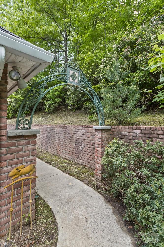 4471 Cove Loop Road Hendersonville, NC 28739 - Photo 3 of 30 Gallery Image 3