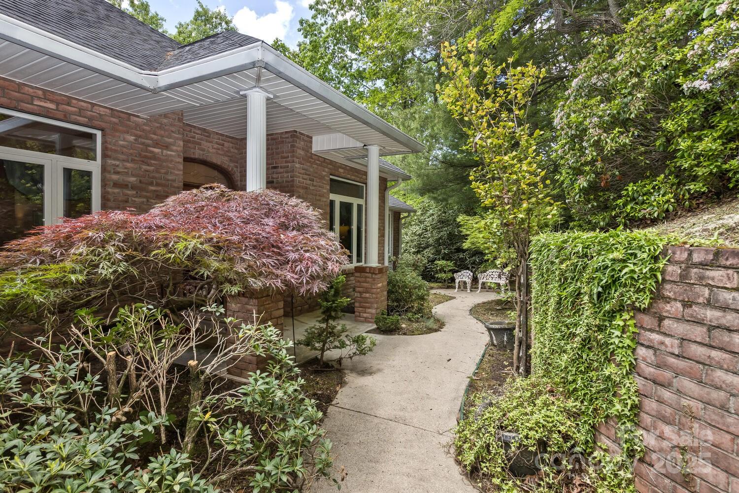 4471 Cove Loop Road Hendersonville, NC 28739 - Photo 4 of 30 Gallery Image 4