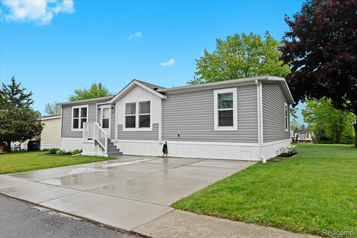 21 Pine Highland, MI 48357 - Photo 3 of 28 03-21 Pine.jpg