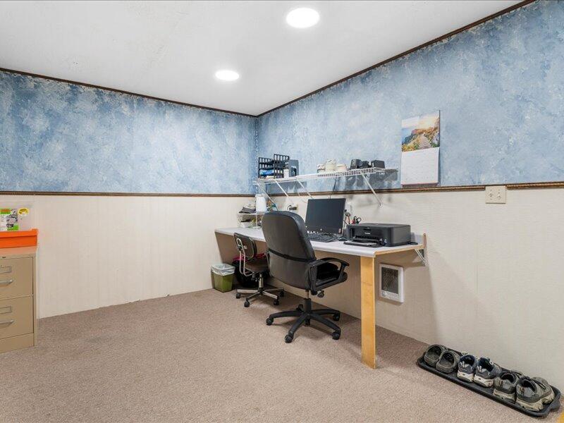 15853 Green Forest Road La Pine, OR 97739 - Photo 11 of 27 11-Office