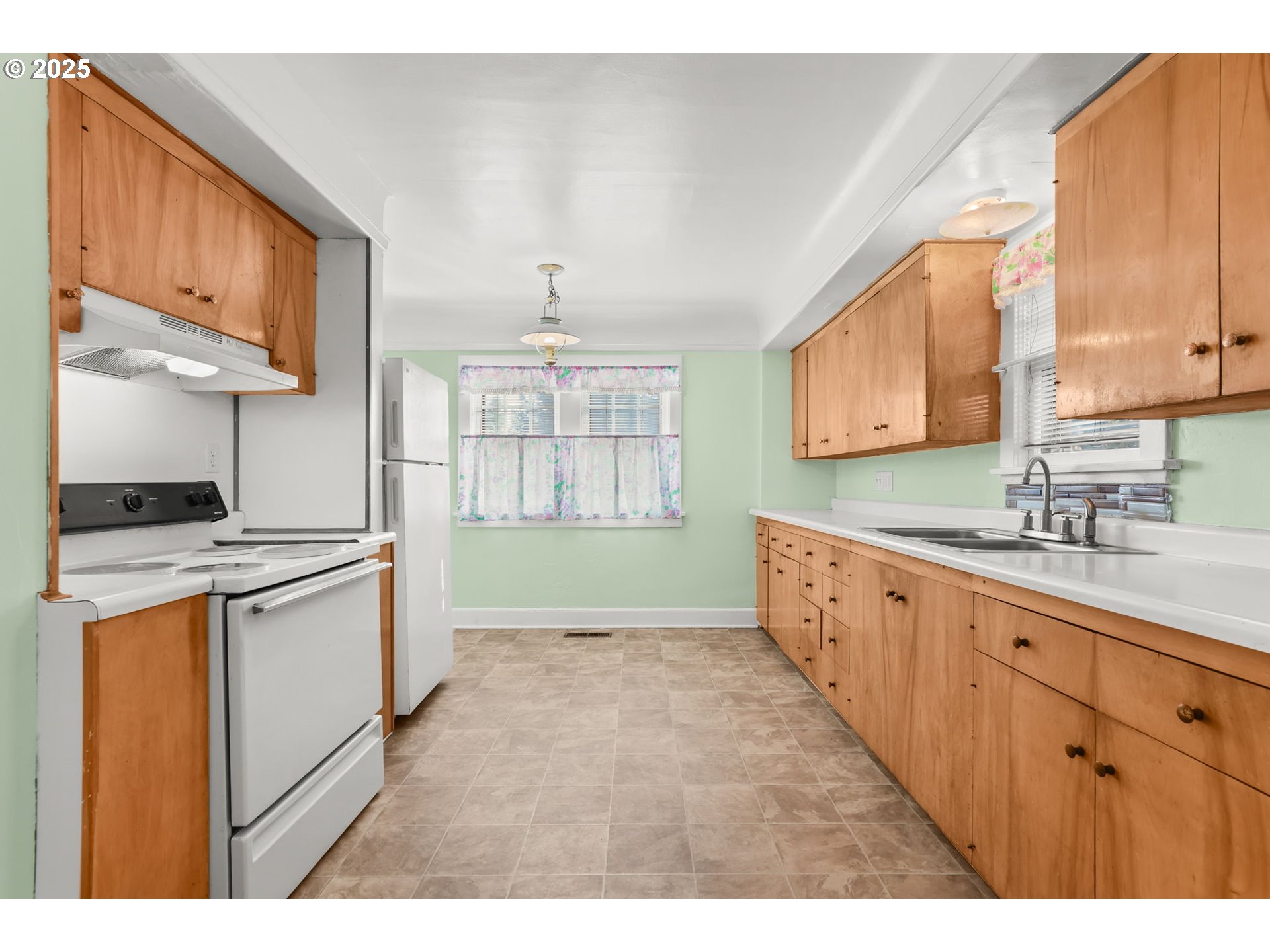 8233 Northeast Tillamook Street Portland, OR 97220 - Photo 13 of 46 a kitchen with stainless steel appliances granite countertop a sink stove and refrigerator