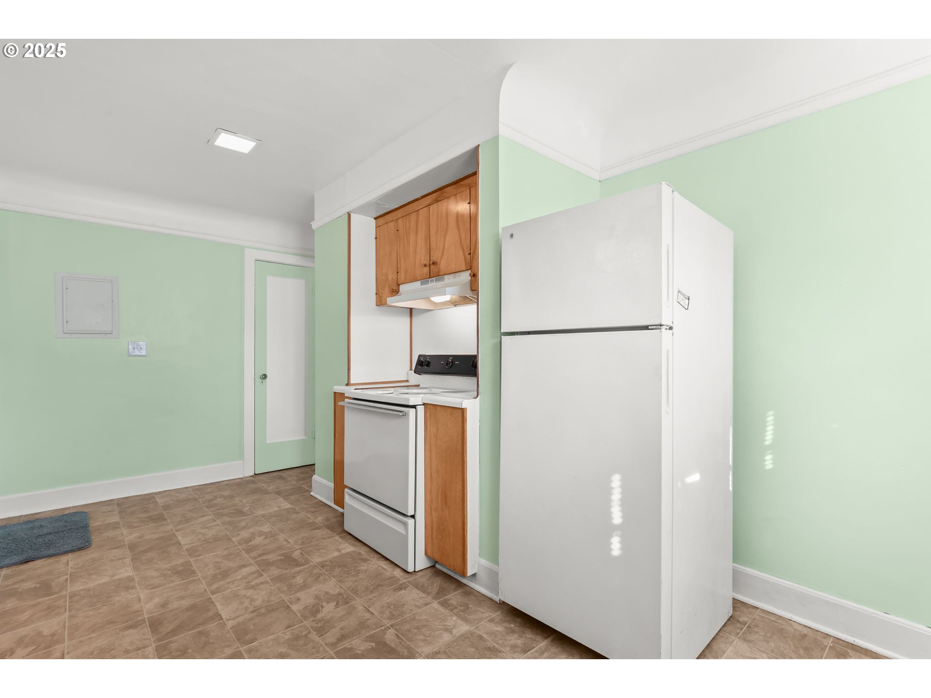 8233 Northeast Tillamook Street Portland, OR 97220 - Photo 15 of 46 a view of a kitchen with a refrigerator a microwave and a sink