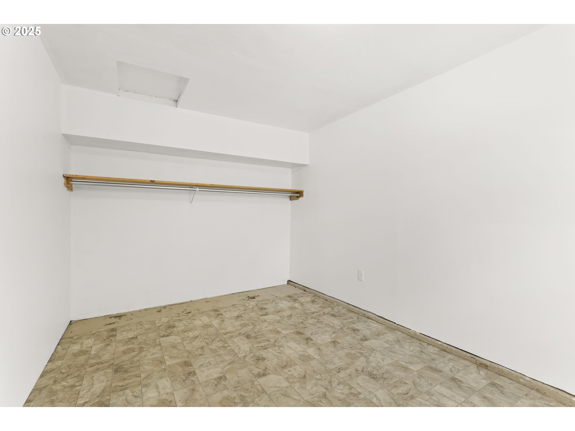 8233 Northeast Tillamook Street Portland, OR 97220 - Photo 43 of 46 a view of an empty room