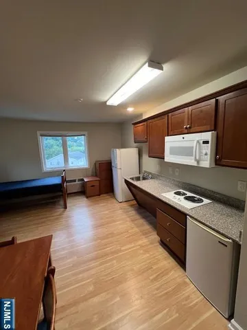 $1,350 | 169 Barclay Street, Unit 106, Paterson, NJ 07503