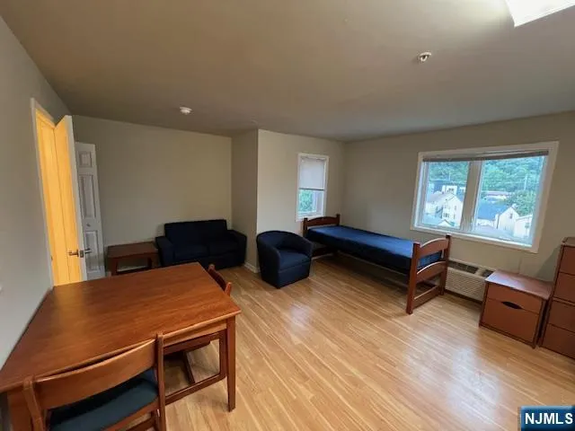 $1,350 | 169 Barclay Street, Unit 106, Paterson, NJ 07503