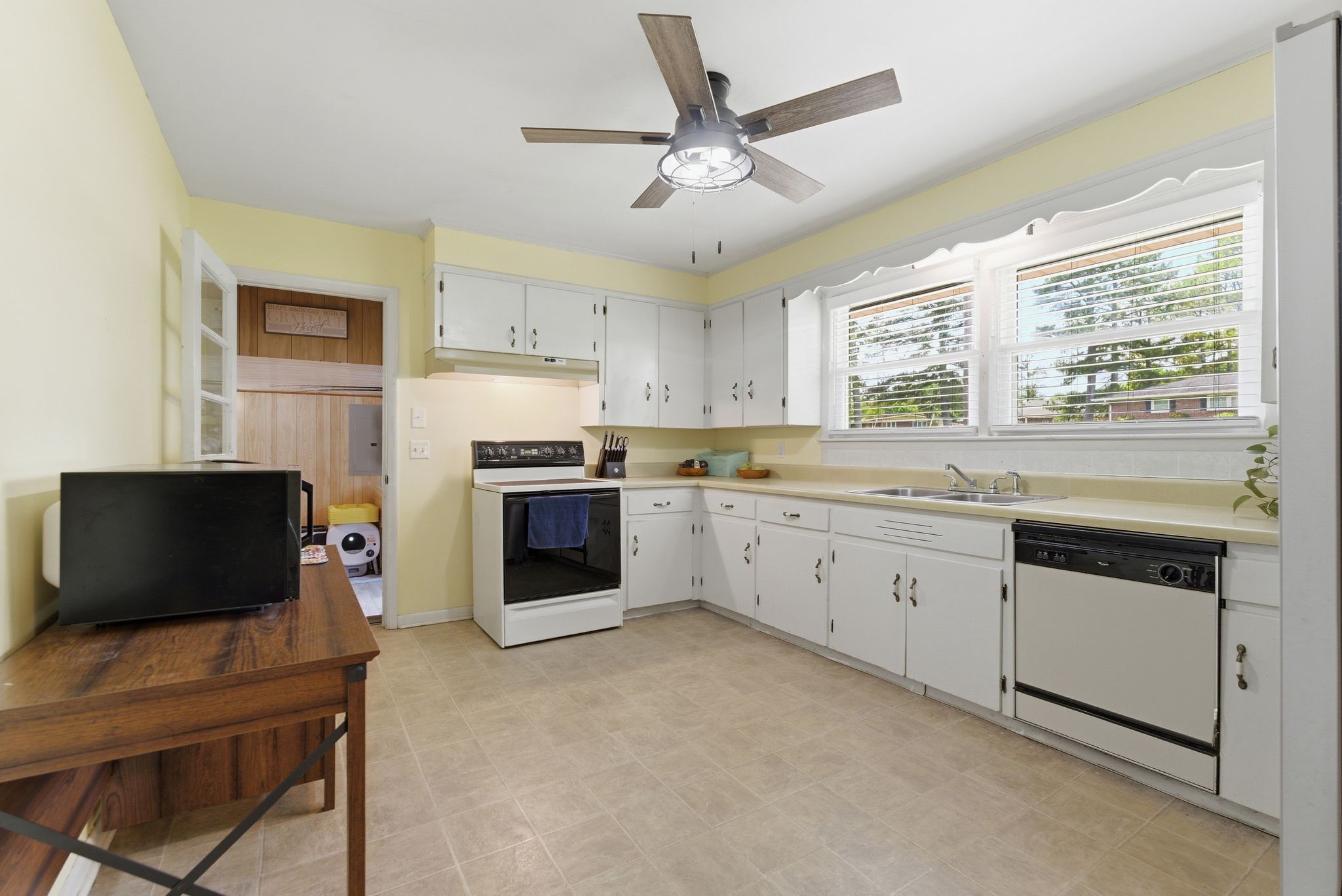 1313 Raby Avenue Shelbyville, TN 37160 - Photo 12 of 33