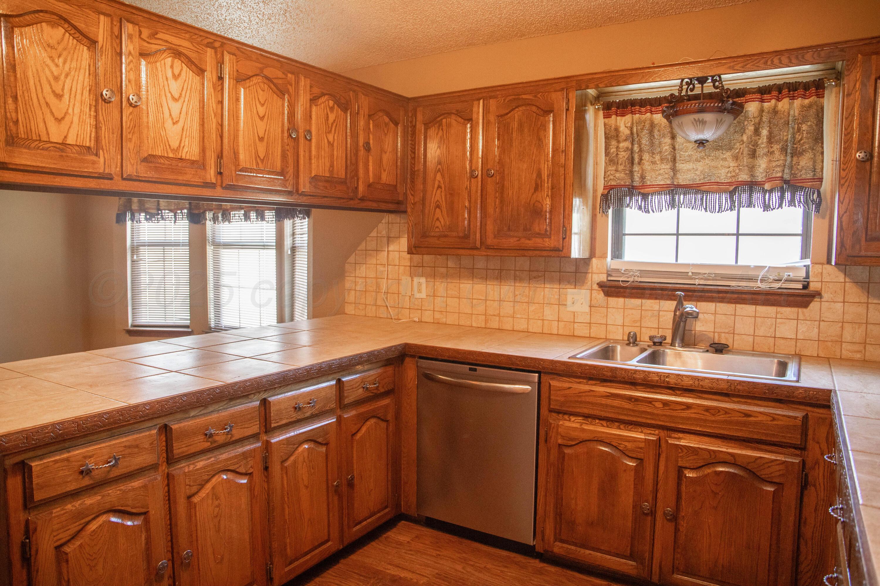 900 Maple Avenue Panhandle, TX 79068 - Photo 13 of 36 IMG_5163