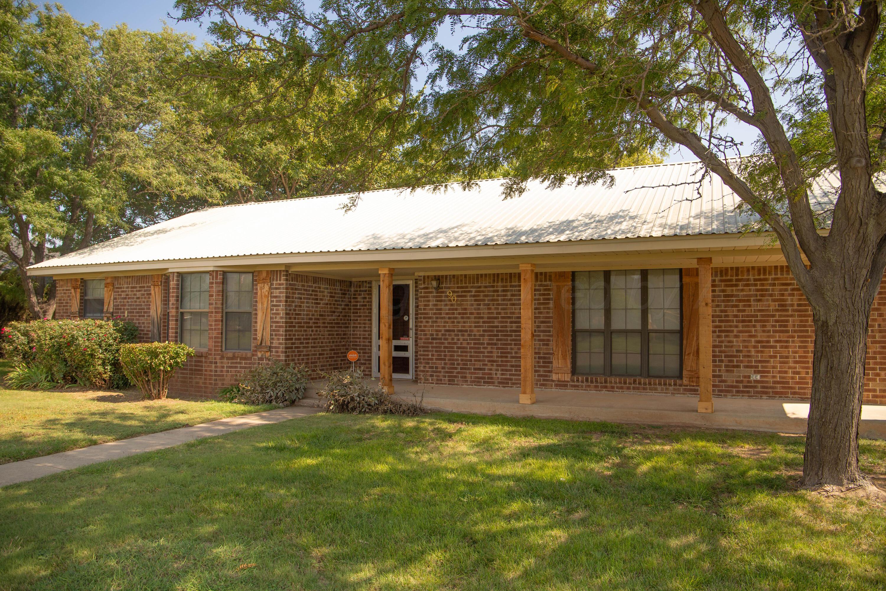 900 Maple Avenue Panhandle, TX 79068 - Photo 2 of 36 IMG_5138