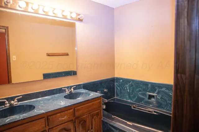 $255,000 | 900 Maple Avenue, Panhandle, TX 79068