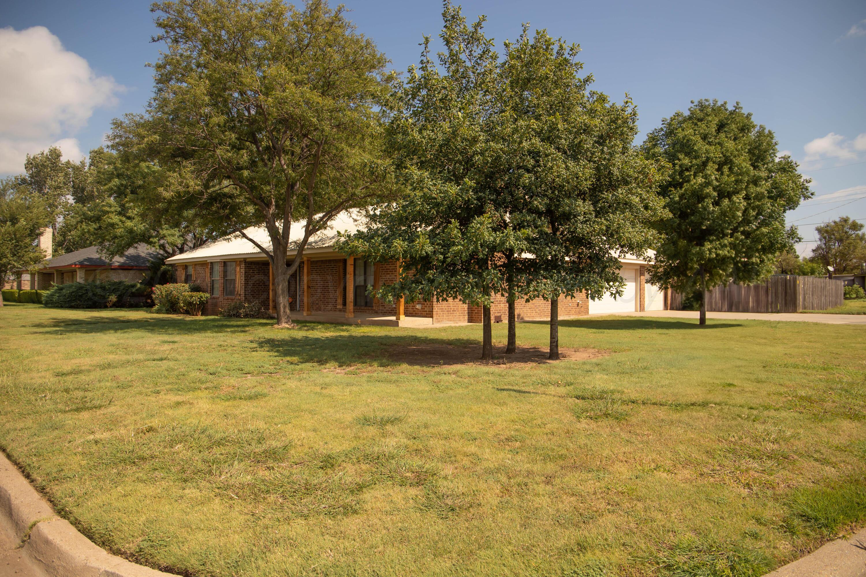 900 Maple Avenue Panhandle, TX 79068 - Photo 5 of 36 IMG_5135