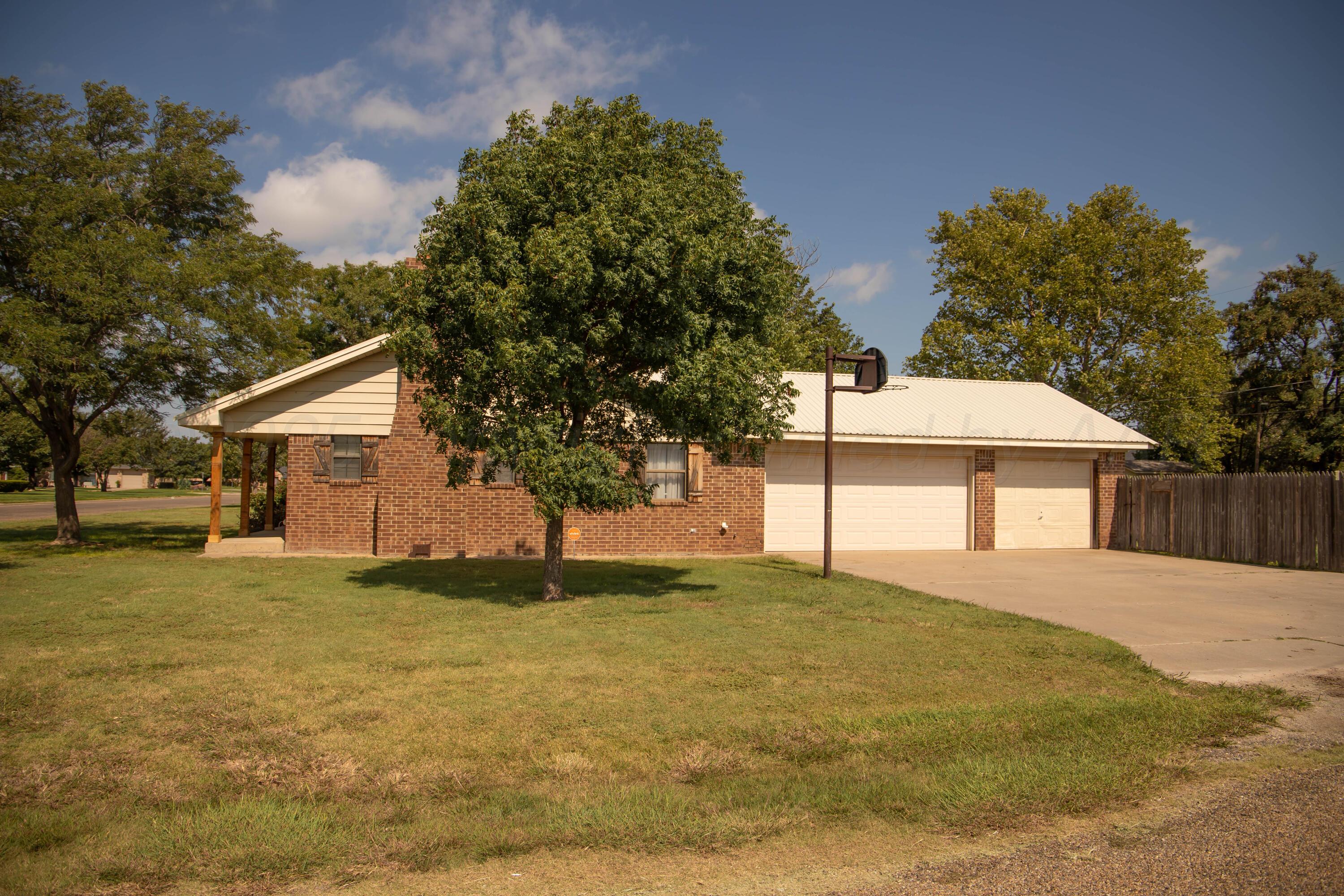 900 Maple Avenue Panhandle, TX 79068 - Photo 7 of 36 IMG_5137