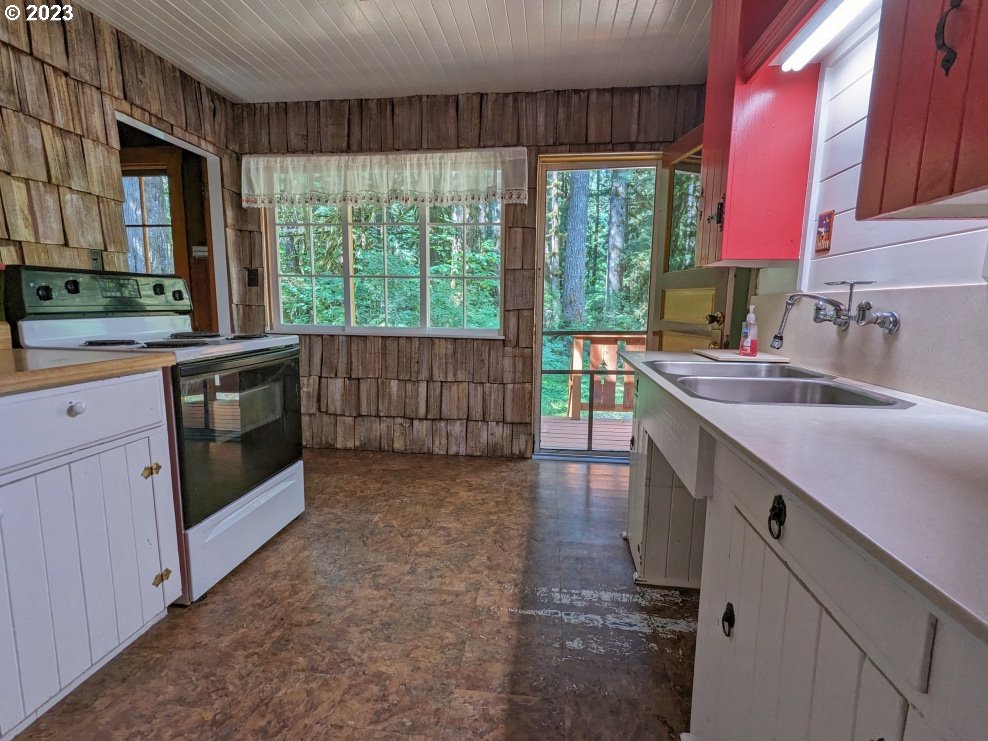 27197 East Marion Drive Rhododendron, OR 97049 - Photo 8 of 43 Gallery Image 8