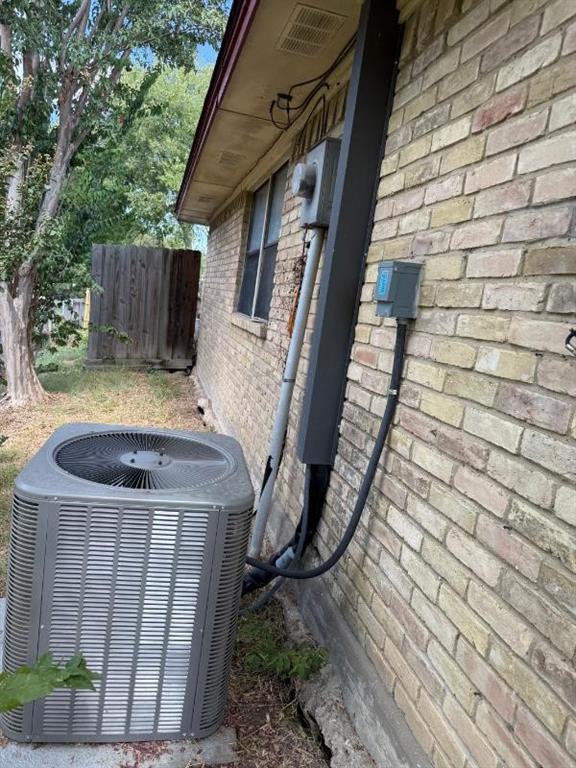 705 Angle Ridge Circle Garland, TX 75043 - Photo 28 of 39 Gallery Image 28