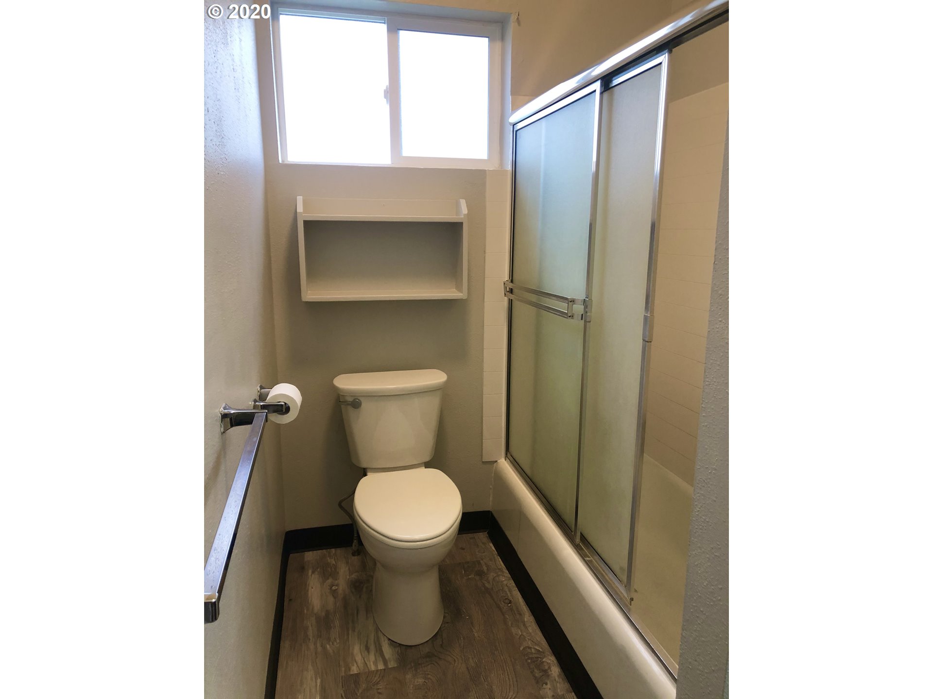 415 Northwest 5th Street Pendleton, OR 97801 - Photo 11 of 16 Bathroom