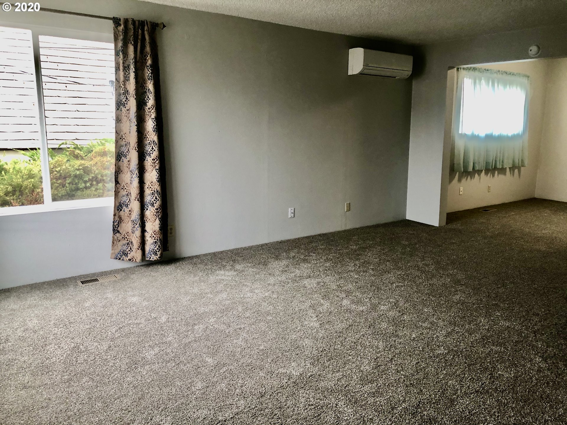 415 Northwest 5th Street Pendleton, OR 97801 - Photo 3 of 16 Living Room