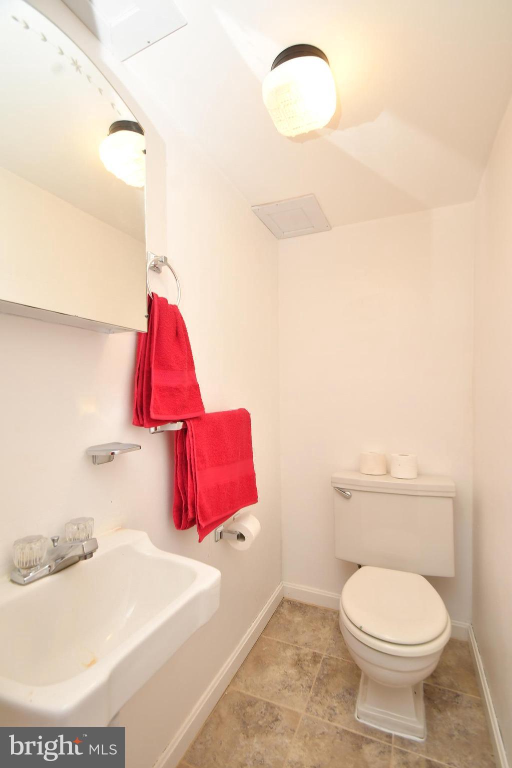 117 Murdock Road Baltimore, MD 21212 - Photo 20 of 24 Basement Half Bath