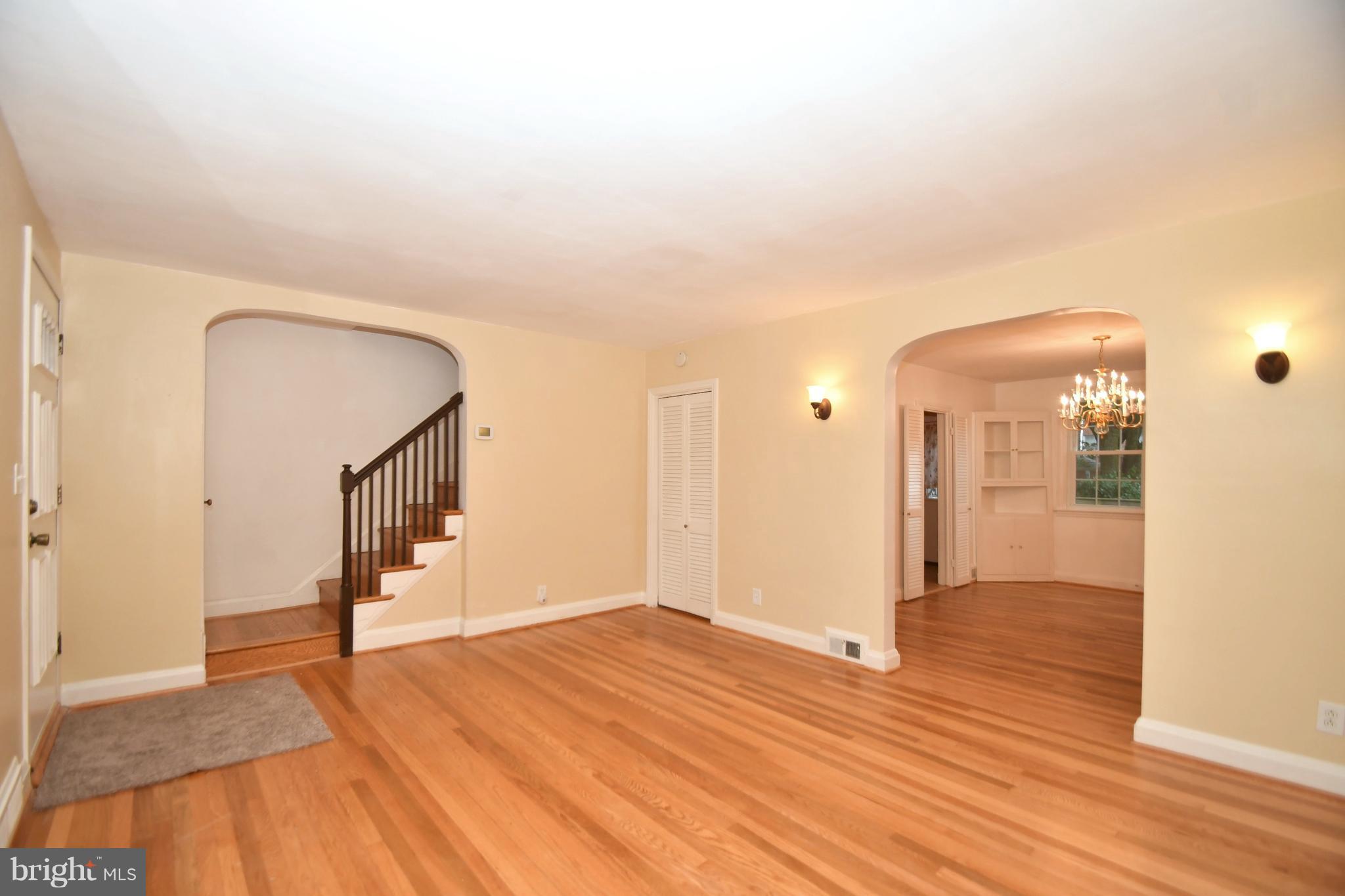 117 Murdock Road Baltimore, MD 21212 - Photo 3 of 24 Living Room