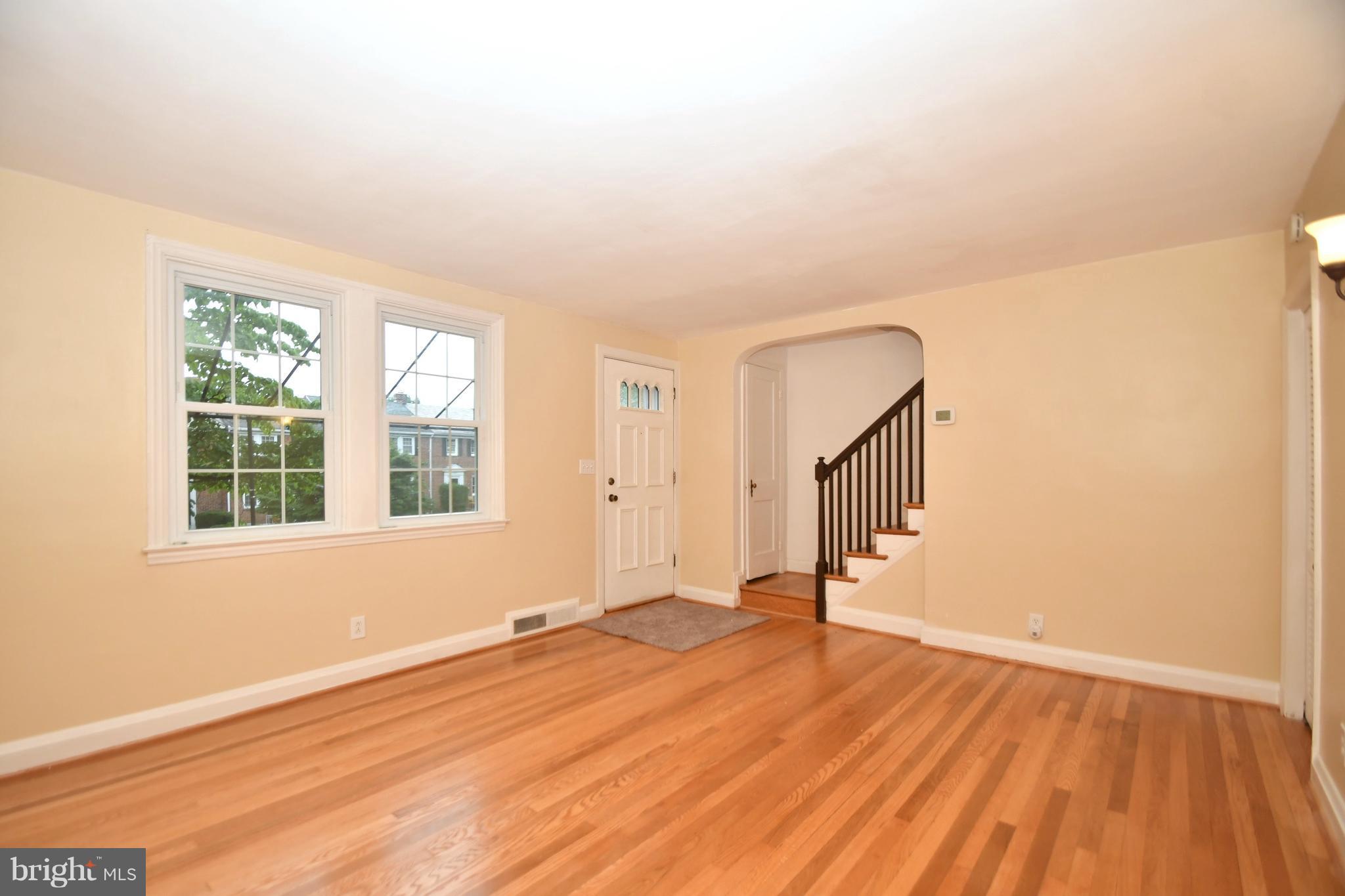 117 Murdock Road Baltimore, MD 21212 - Photo 4 of 24 Living Room