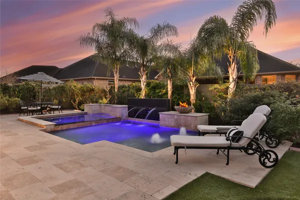 $729,000 | 13702 Banks View Court, Houston, TX 77059