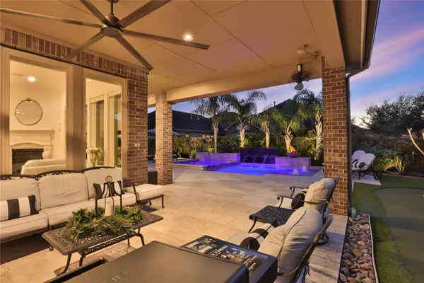 $729,000 | 13702 Banks View Court, Houston, TX 77059