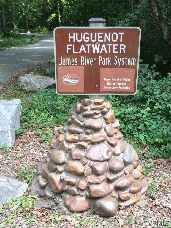 4035 Collingbourne Road Richmond, VA 23235 - Photo 29 of 30 a sign on the side of the road