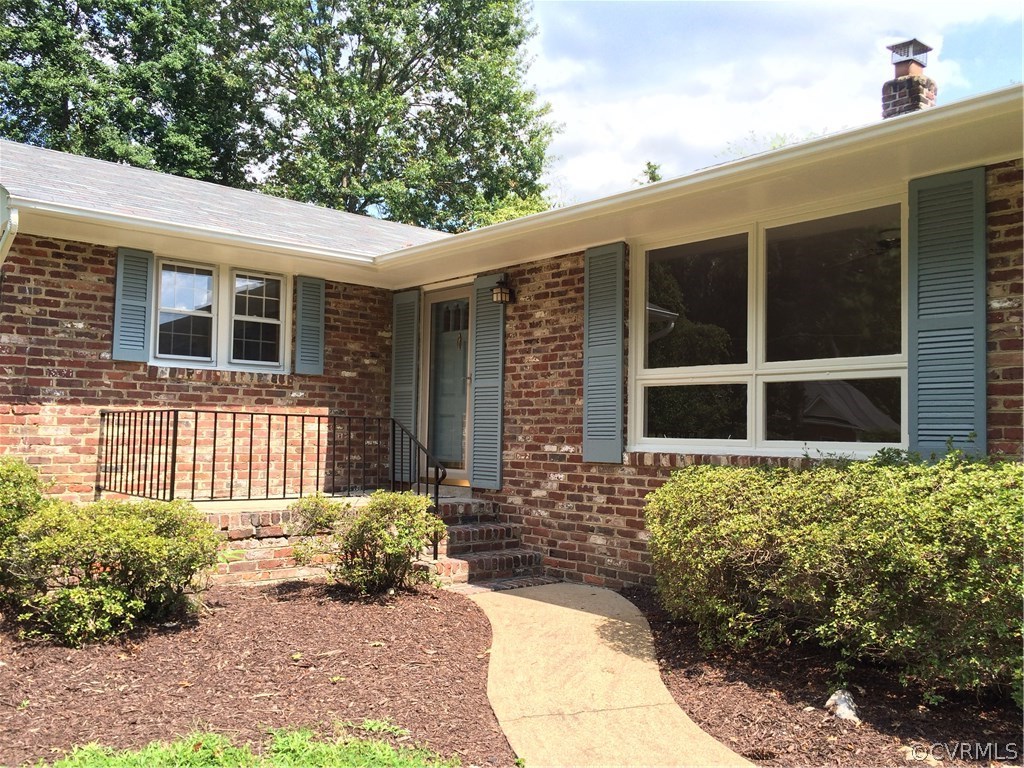 4035 Collingbourne Road Richmond, VA 23235 - Photo 3 of 30 a front view of a house with a yard
